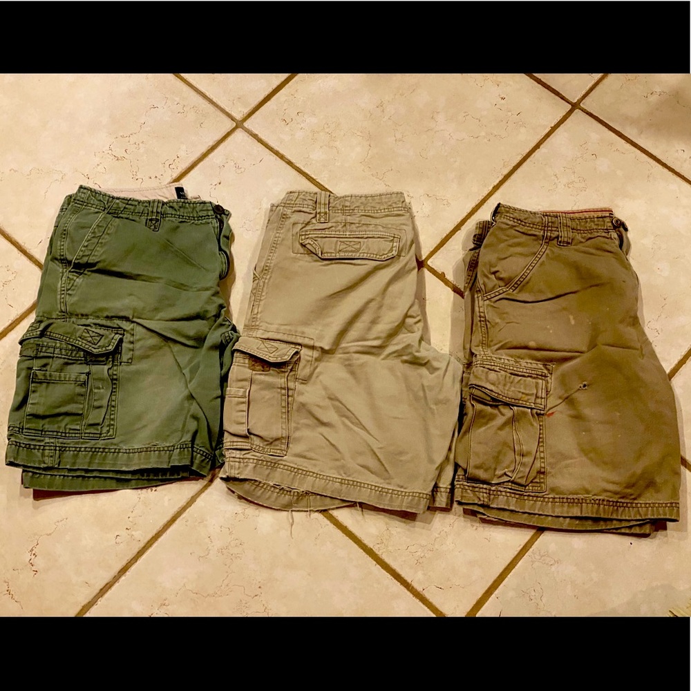3 Men’s Moose Creek cargo khaki shorts size 32